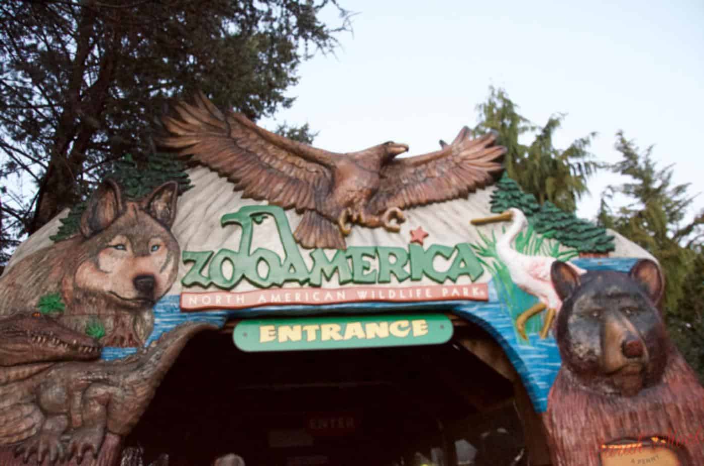 entrance to zooAmerica