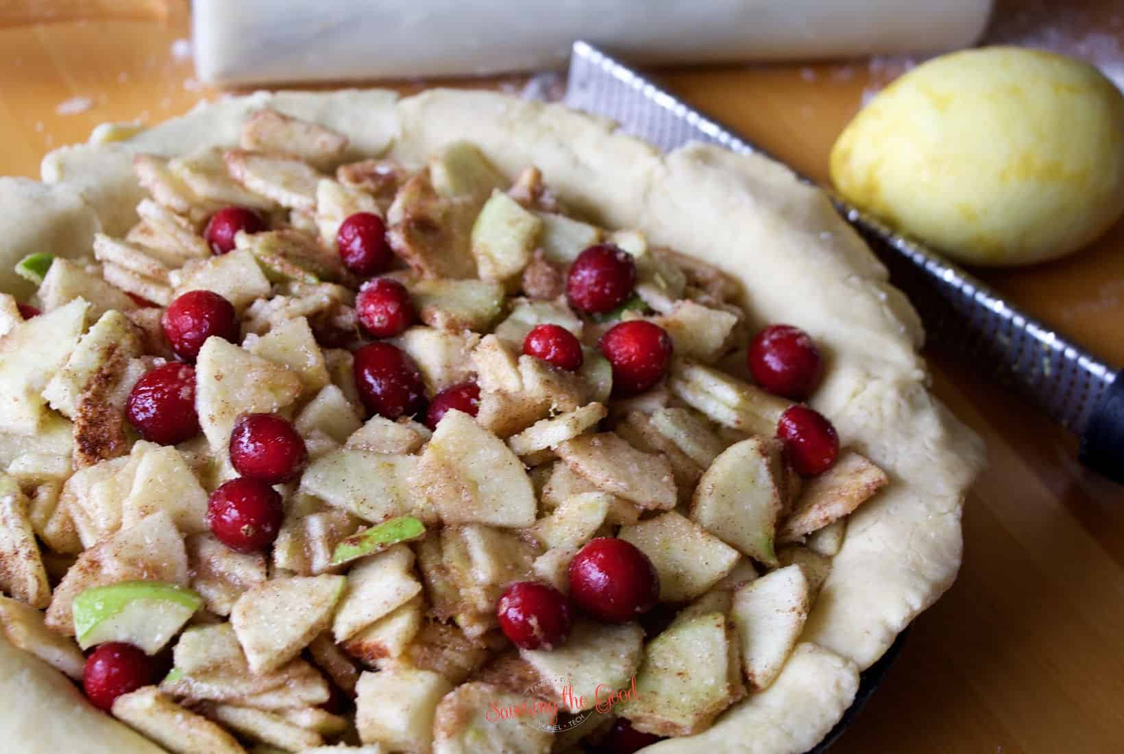apple cranberry pie filling ingredients in a single pie crust.