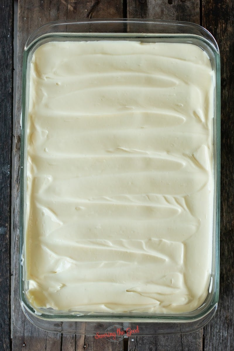 spreading vanilla pudding