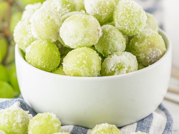 Sugared Prosecco Grapes (Sugared Champagne Grapes).