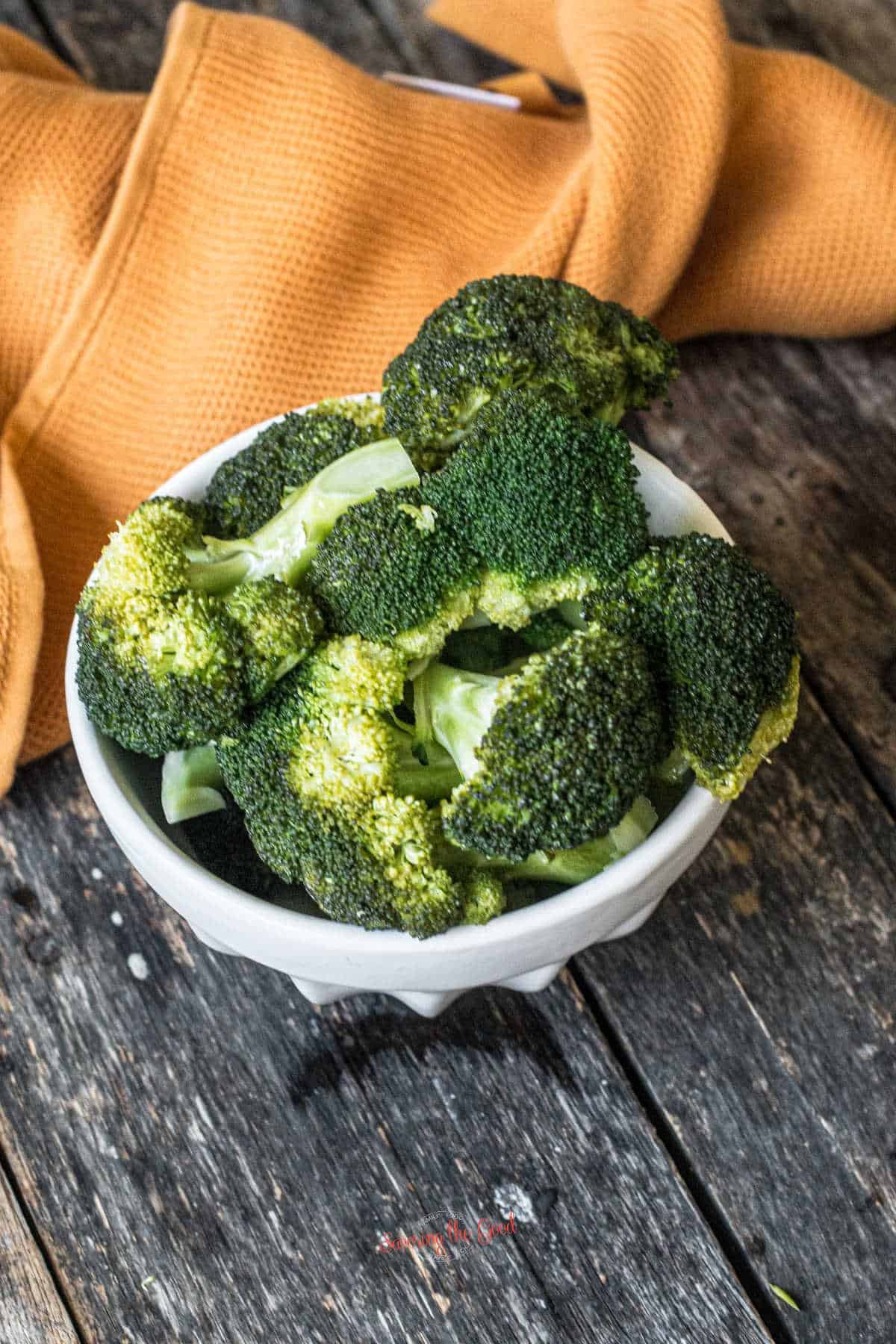 bowl of cooked broccoli