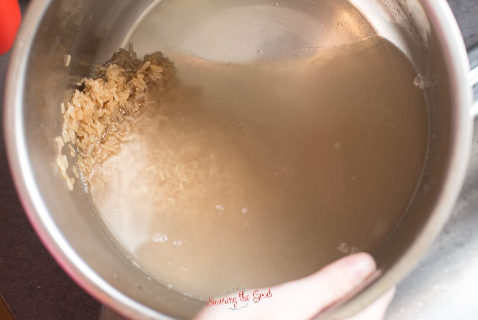 washing brown rice to remove the excess starch.